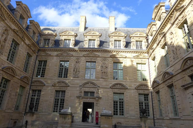 Hôtel de Sully