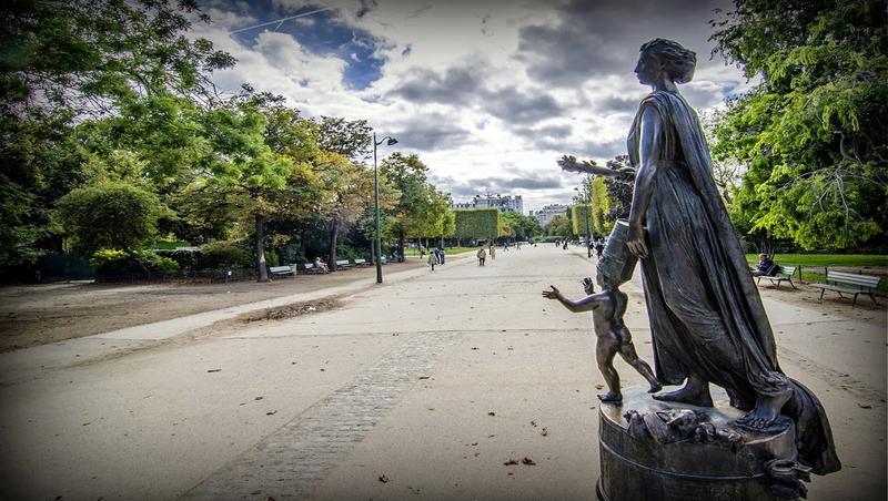 Monument aux droits de l'homme - champ de Mars