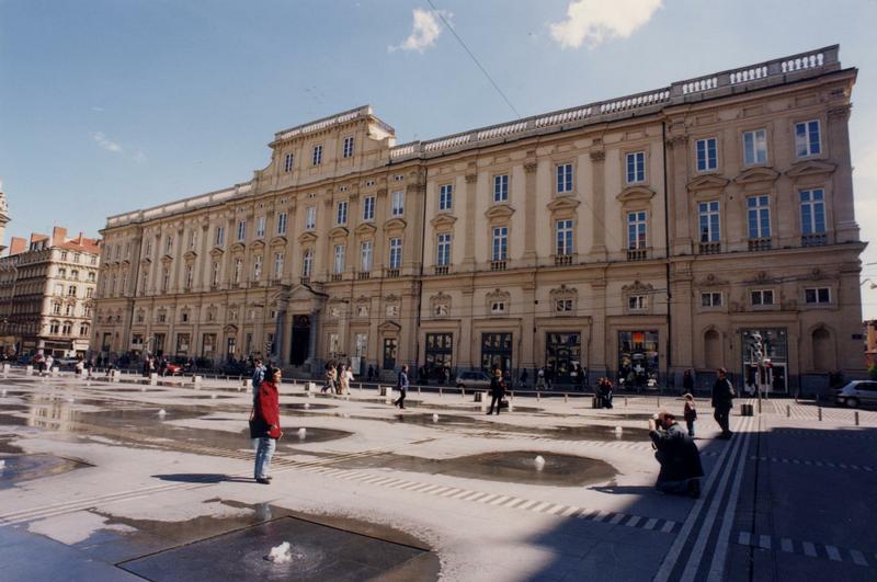 Le Geant Des Beaux Arts Lyon Presqu Ile