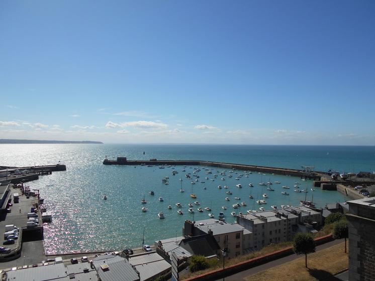 Avant-port et pointe de Carolles.