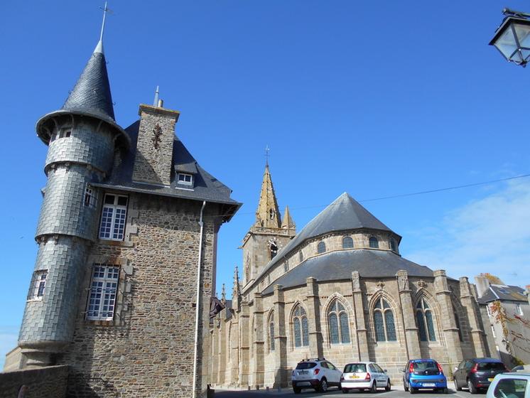 Maison du Guet et église Notre-Dame