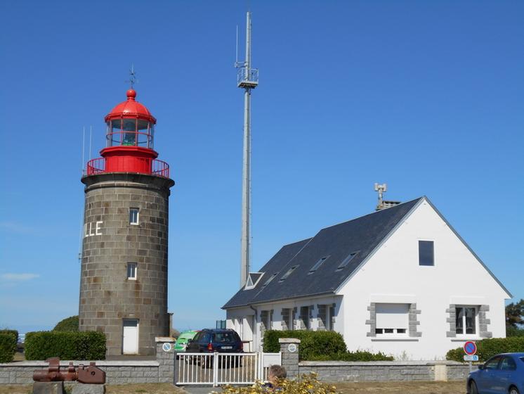 Phare et maison du gardien.