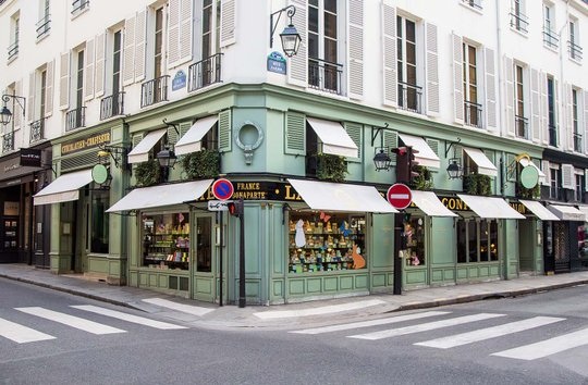 RDV au Ladurée 21 rue Bonaparte 75007 Paris