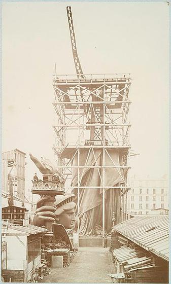 La Statue de la liberté, rue de Chazelles