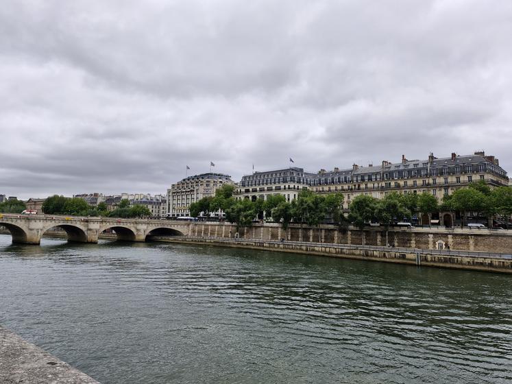 Vue de la rive droite de la Seine