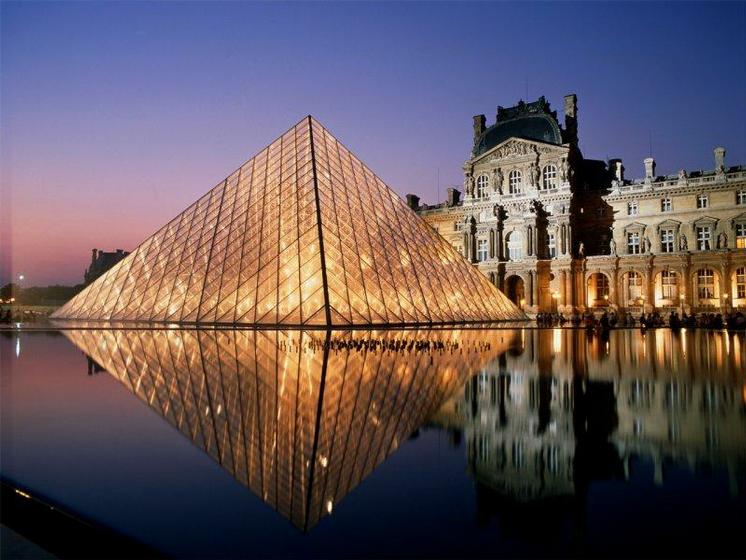 La Pyramide du Louvre